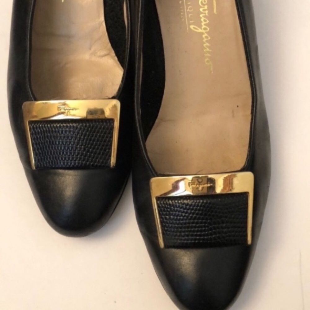VTG Salvatore Ferragamo Black Classic kitten heel 7